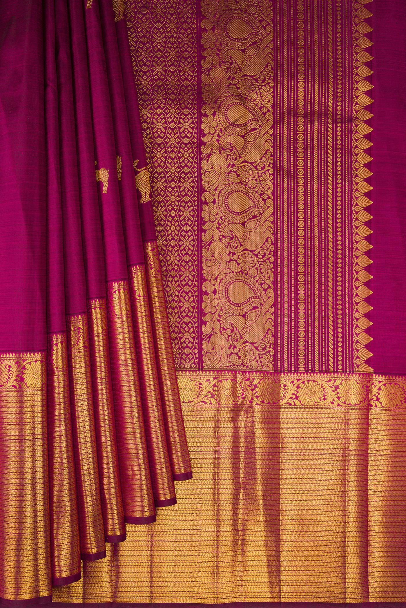 Pleats and pallu of Pure Silk Magenta Kanjivaram Saree with Zari Butta on the body and Zari Border. 