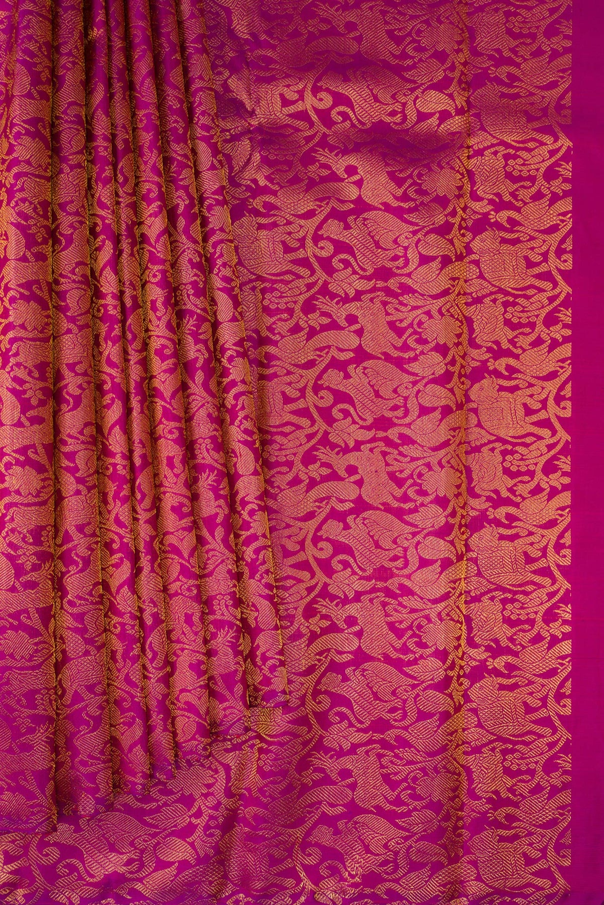 Pleats and pallu of Pure Silk Magenta Kanjivaram Saree with Zari Brocade on the body and Without Border. 