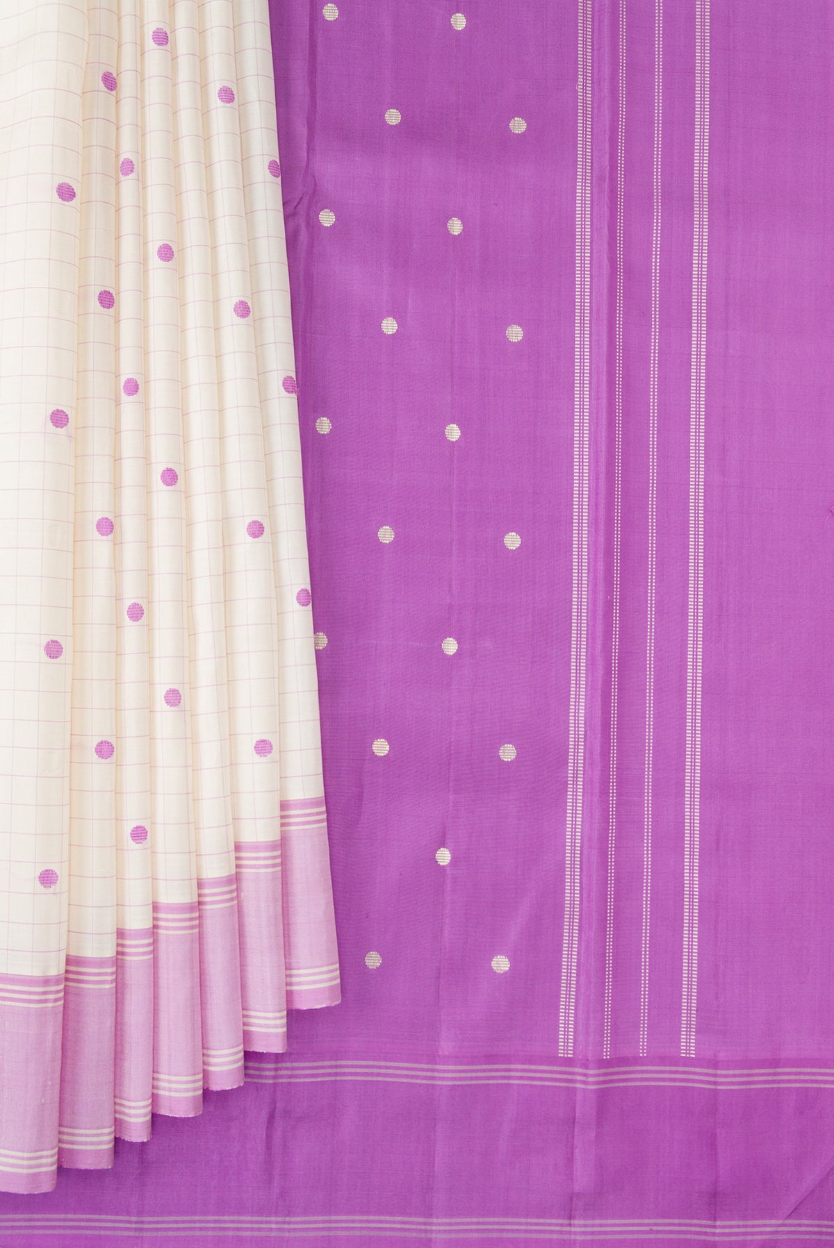 Pleats and pallu of Pure Silk White Kanjivaram Saree with Checked design on the body and Thread Border. 