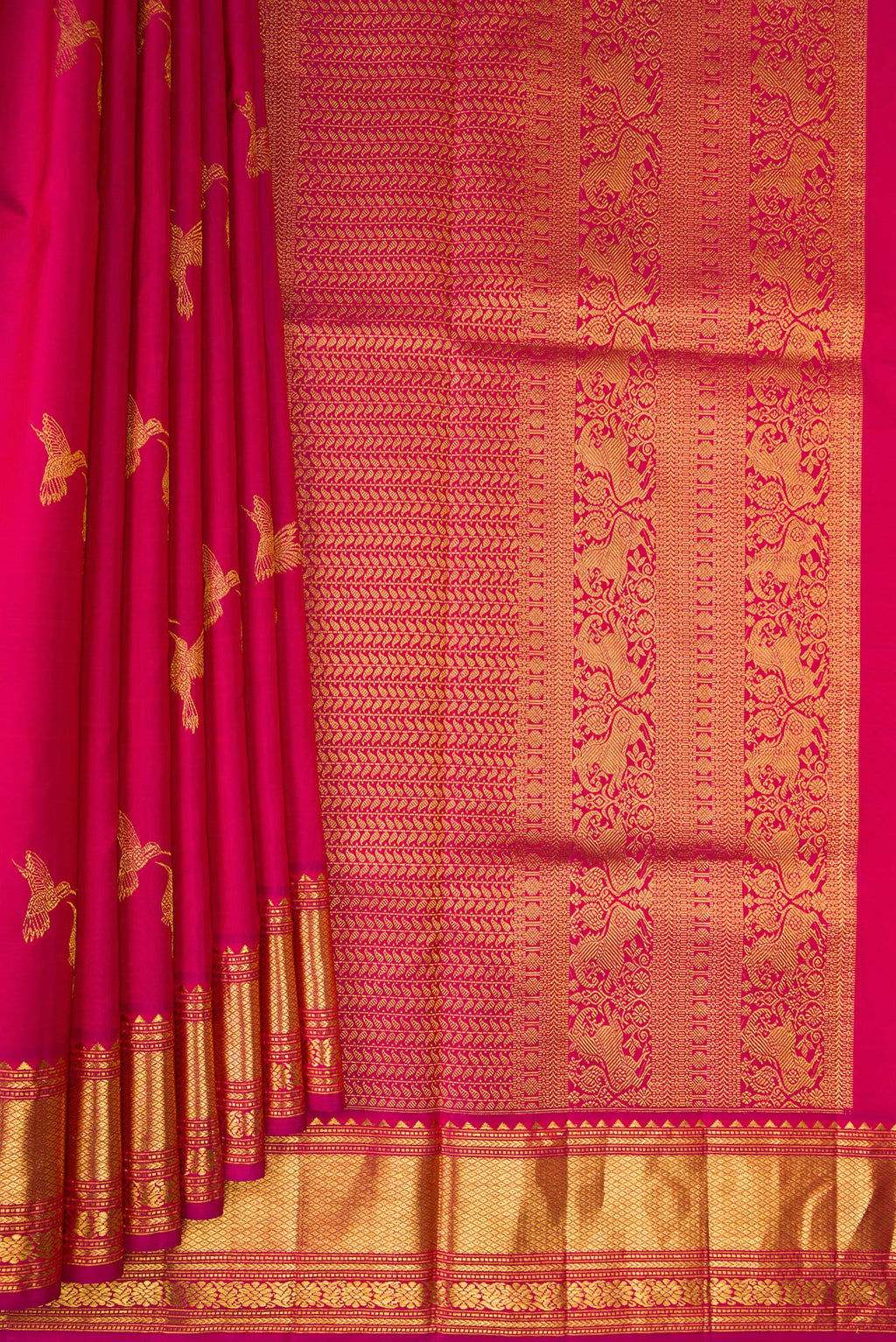 Pleats and pallu of Pure Silk Dark Pink Dual Tone Kanjivaram Saree with Zari Butta on the body and Zari Border. 