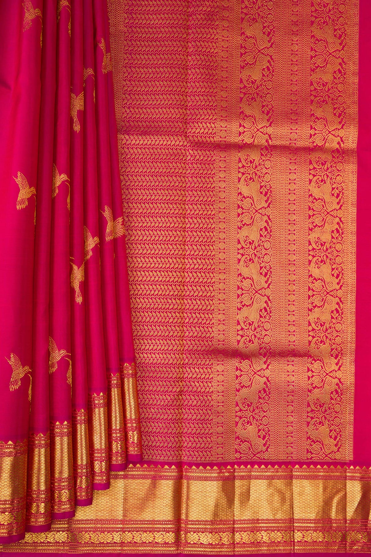 Pleats and pallu of Pure Silk Dark Pink Dual Tone Kanjivaram Saree with Zari Butta on the body and Zari Border. 