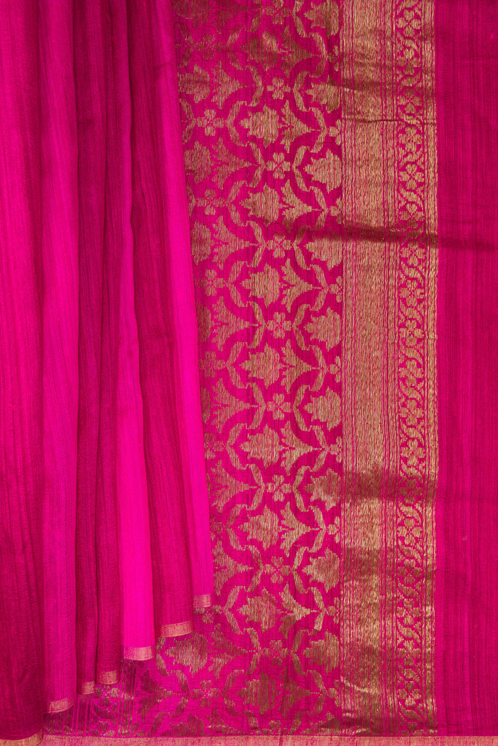 Pleats and pallu of Pure Silk Dark Pink Dual Tone Tussar Saree with Plain Body and Thin Zari Line. 