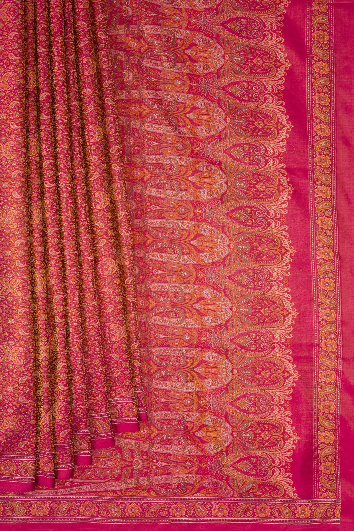 Pleats and pallu of Pure Silk Dark Pink Dual Tone Banarasi Saree with Jacquard design on the body and Thread Border. 