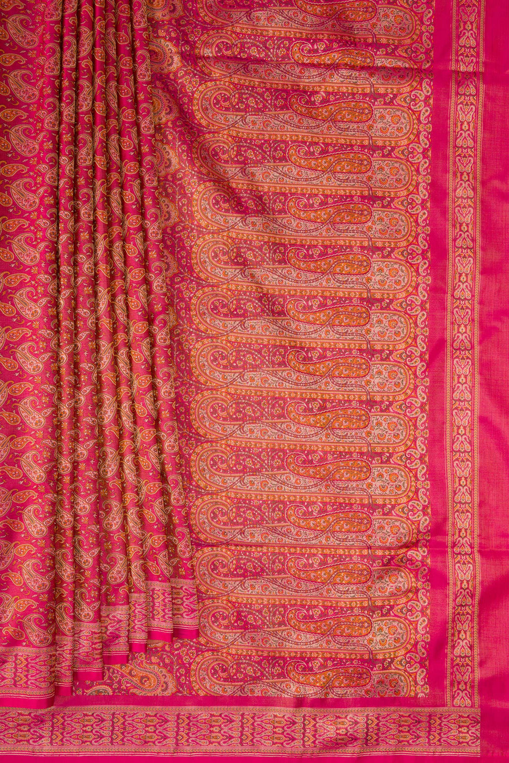 Pleats and pallu of Pure Silk Dark Pink Dual Tone Banarasi Tanchoi Saree with Jacquard design on the body and Thread Border. 