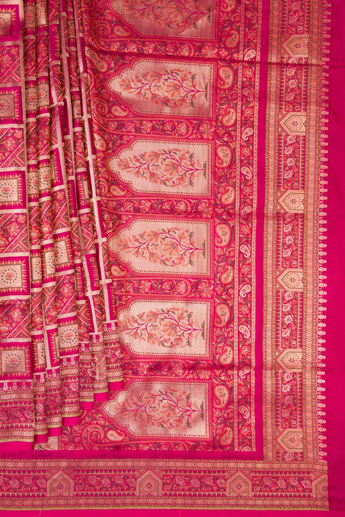 Pleats and pallu of Pure Silk Dark Pink Banarasi Jamavar Saree with Zari Brocade on the body and Fancy Border. 