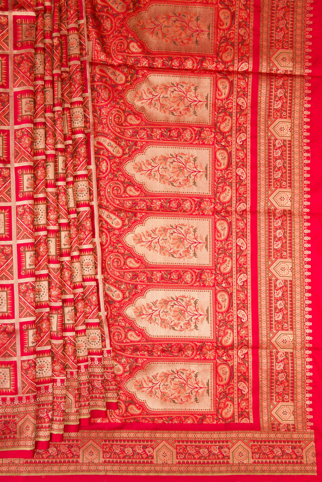 Pleats and pallu of Pure Silk Red Banarasi Jamavar Saree with Zari Brocade on the body and Zari And Thread Border. 