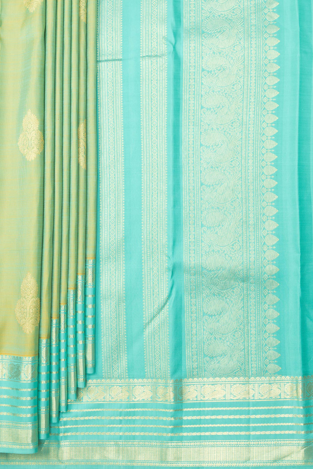 Pleats and pallu of Pure Silk Pista Green Dual Tone Kanchipuram Saree with Zari Butta on the body and Zari Border. 