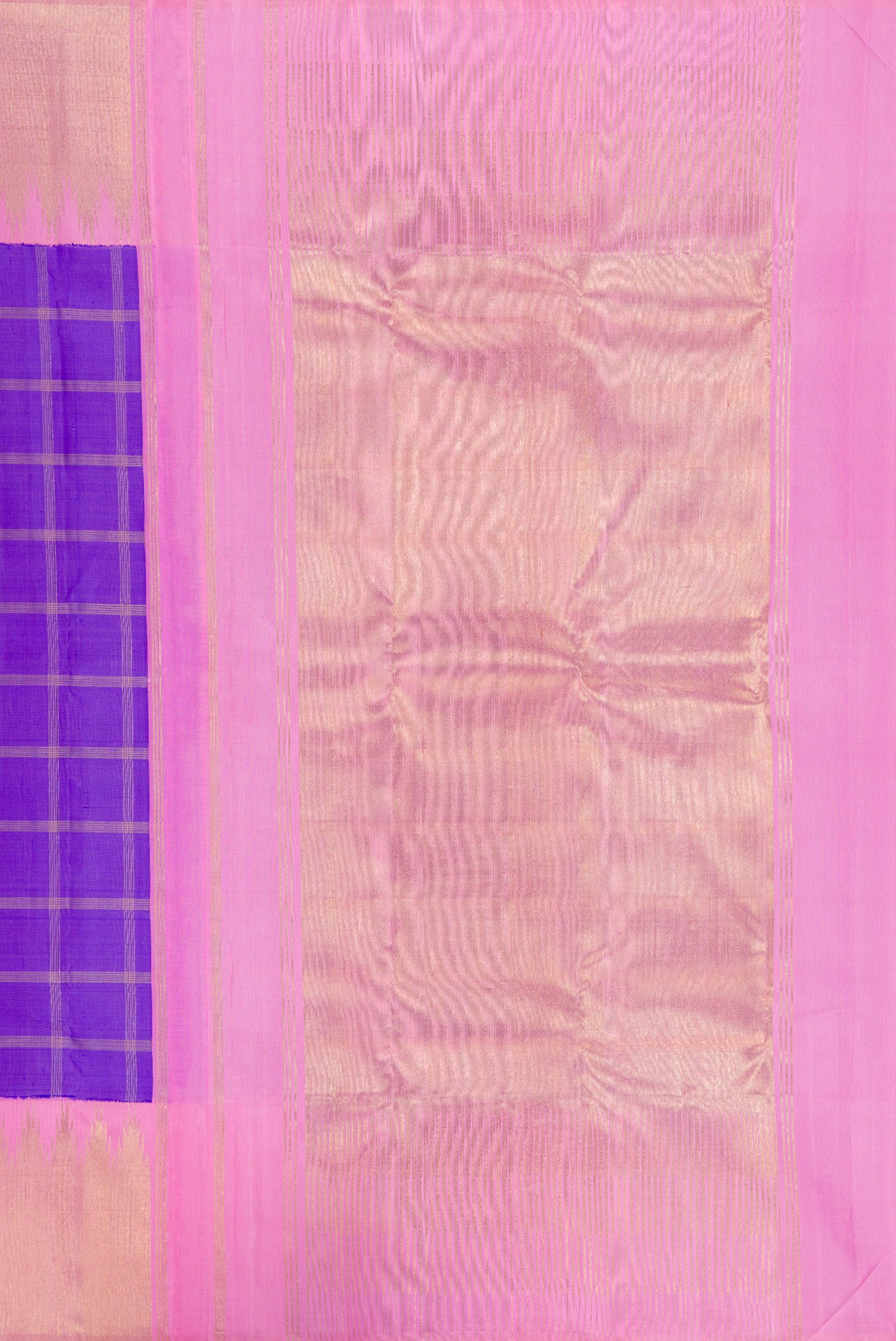 Close up image of the pallu of Pure Silk Pure Zari Lavender Kanjivaram Saree with Checked design on the body and Zari Border. 