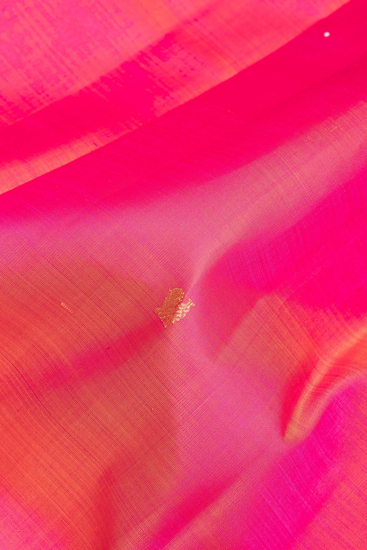 Close up of Pure Silk Pink Dual Tone Kanjivaram Saree with Zari Butta on the body and Zari Border.  displaying folds