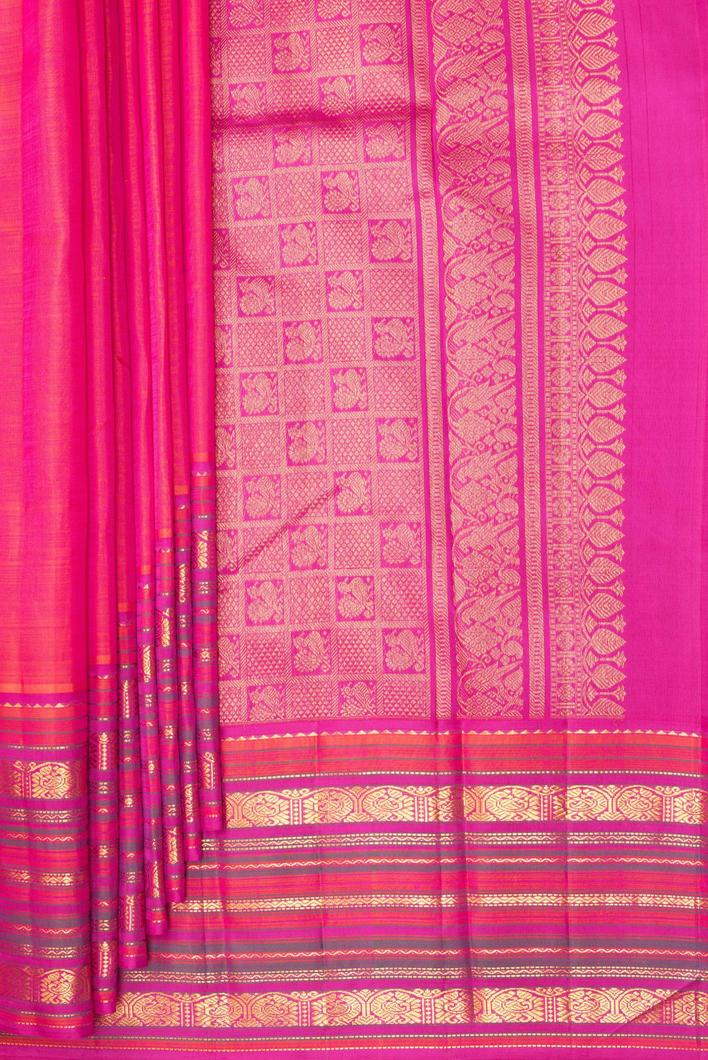 Pleats and pallu of Pure Silk Pink Dual Tone Kanjivaram Saree with Zari Butta on the body and Zari Border. 