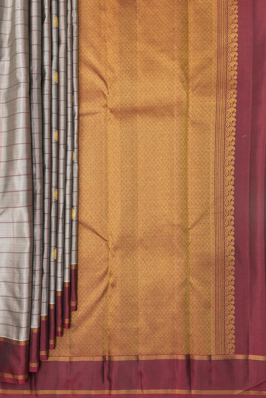 Pleats and pallu of Pure Silk Grey Dual Tone Kanjivaram Saree with Checked design on the body and Zari Border. 