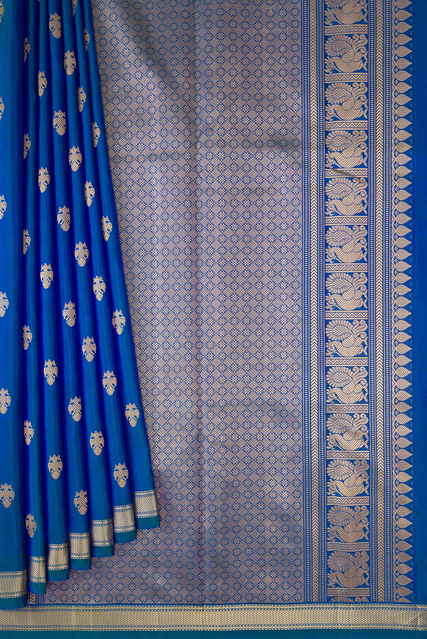 Pleats and pallu of Peacock Blue Dual Tone Kanchipuram Silk Saree with Thread Butta on the body and Thread Border. 