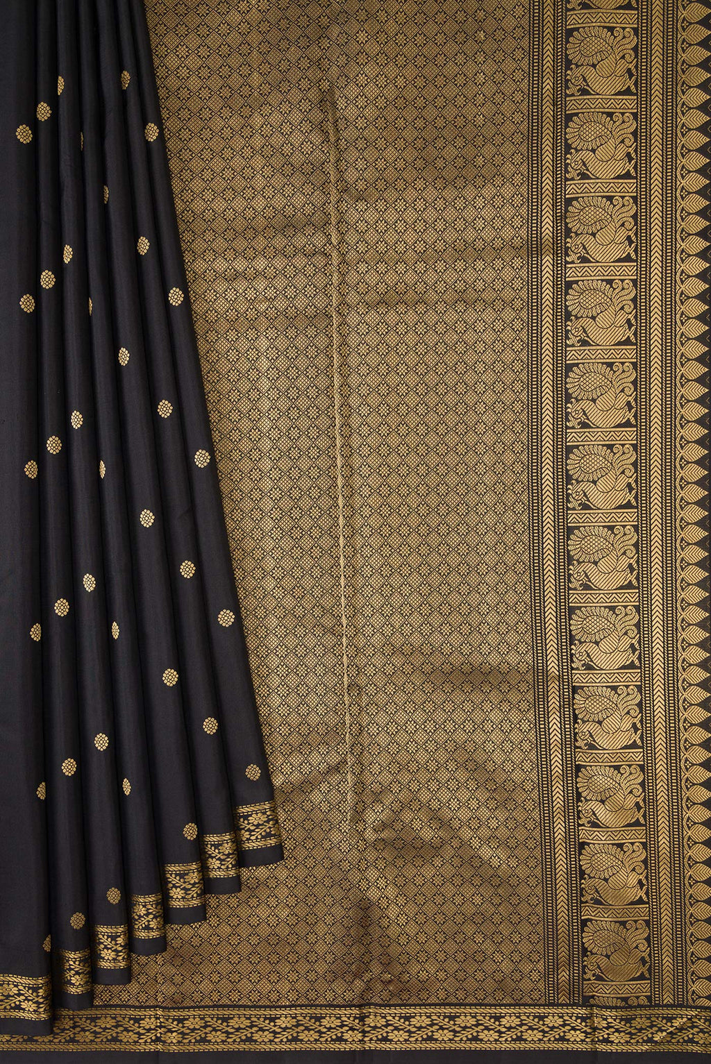 Pleats and pallu of Black Kanchipuram Silk Saree with Thread Butta on the body and Thread Border. 