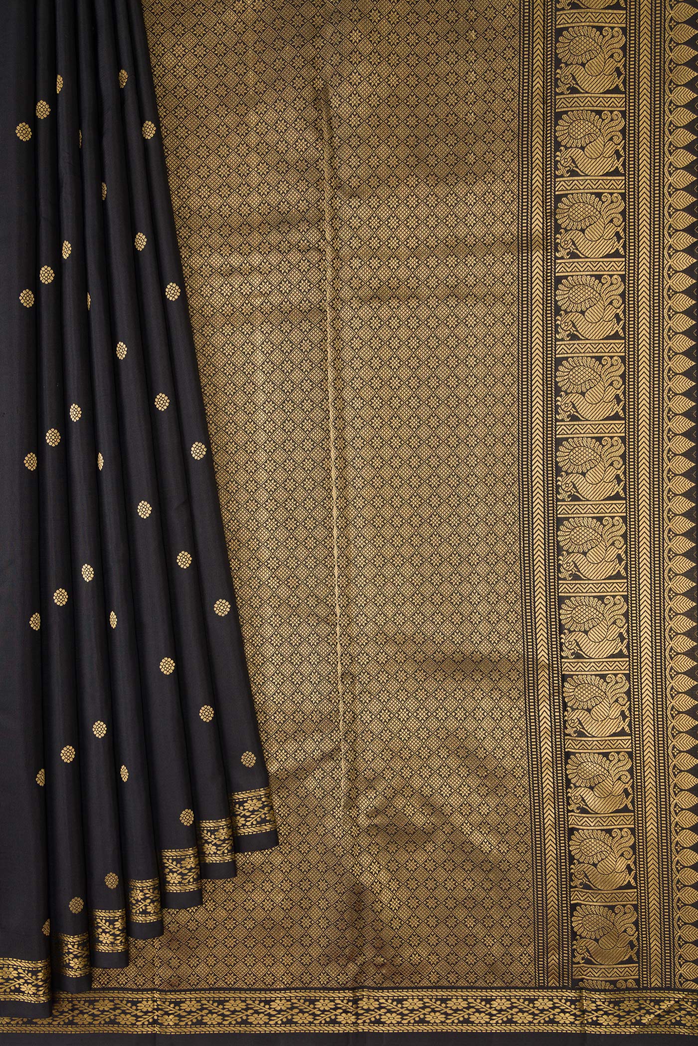 Pleats and pallu of Black Kanchipuram Silk Saree with Thread Butta on the body and Thread Border. 
