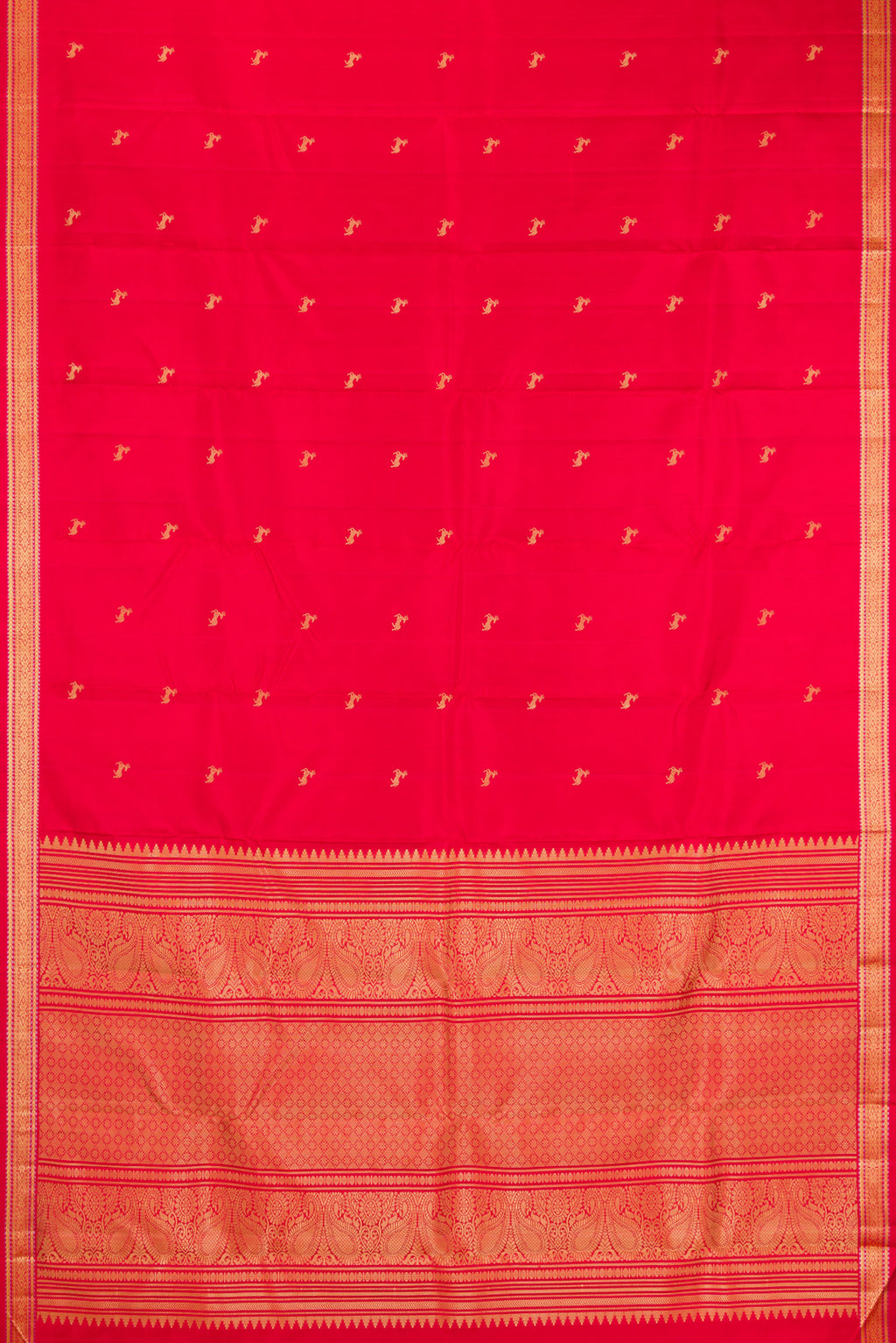 Flat view of Red Kanchipuram Silk Saree with Thread Butta on the body and Thread Border. 