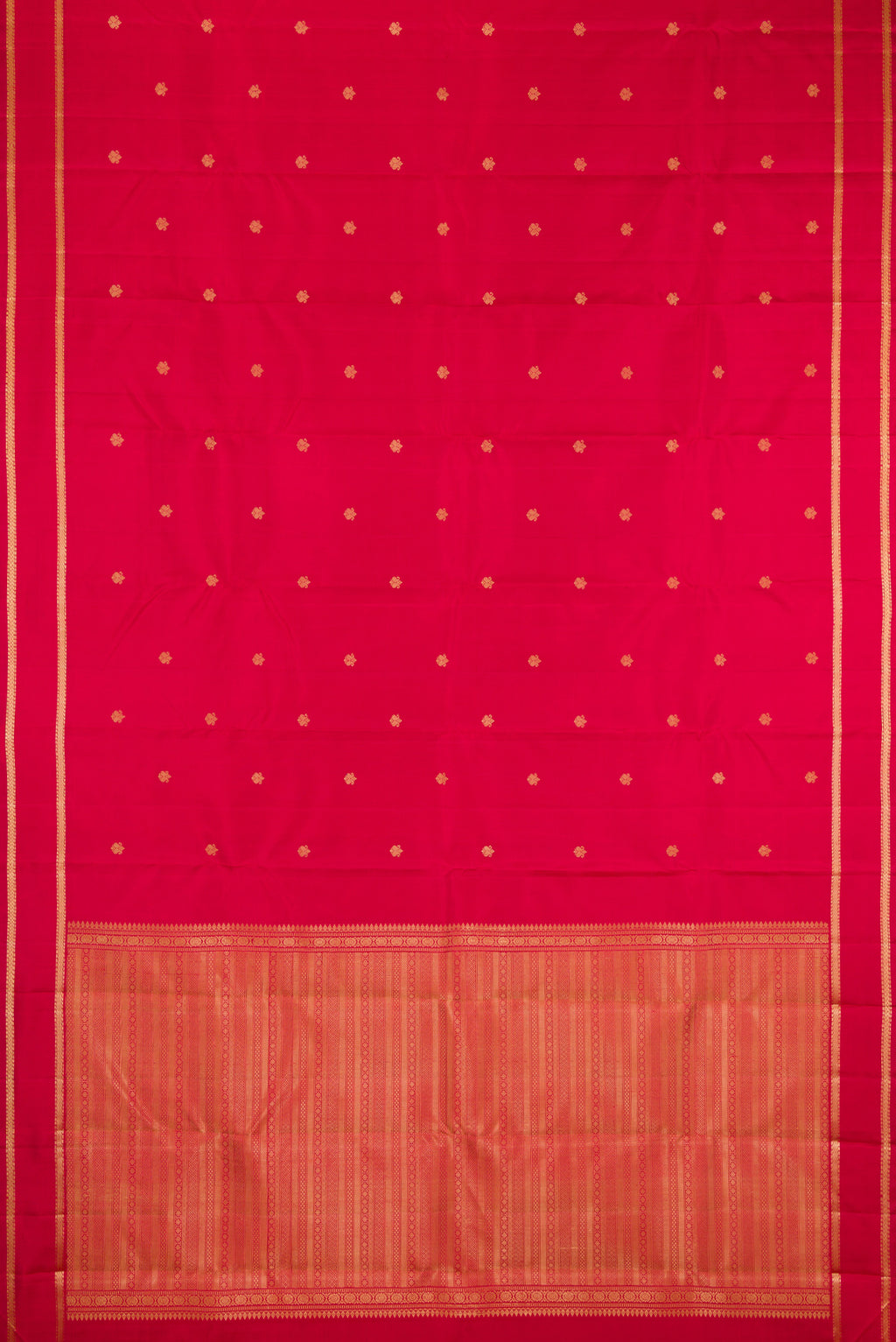 Flat view of Red Kanchipuram Silk Saree with Thread Butta on the body and Thread Border. 