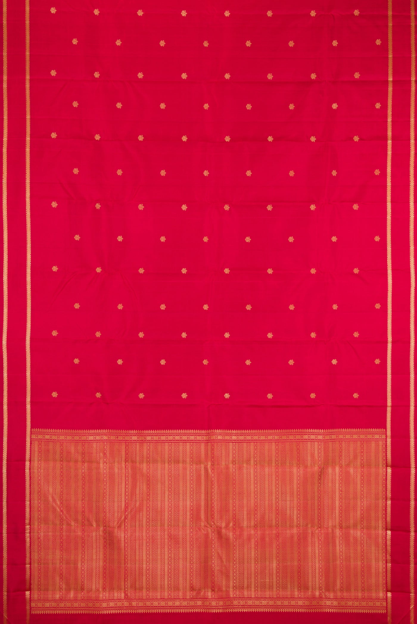 Flat view of Red Kanchipuram Silk Saree with Thread Butta on the body and Thread Border. 