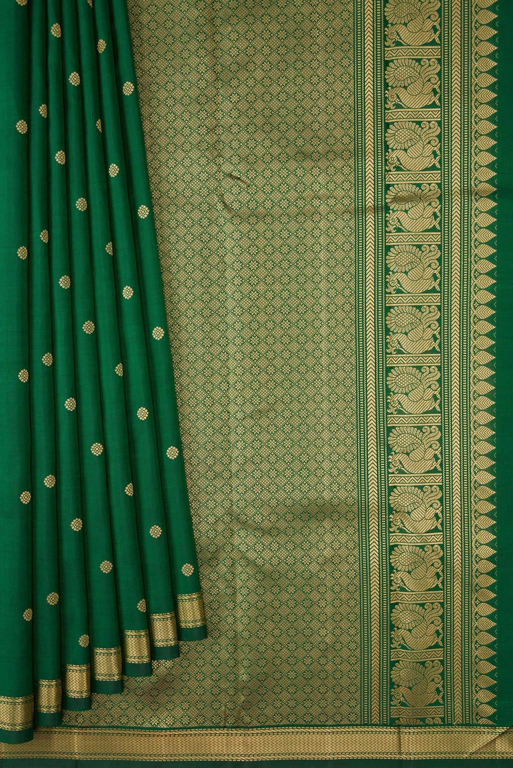 Pleats and pallu of Bottle Green Kanchipuram Silk Saree with Thread Butta on the body and Thread Border. 