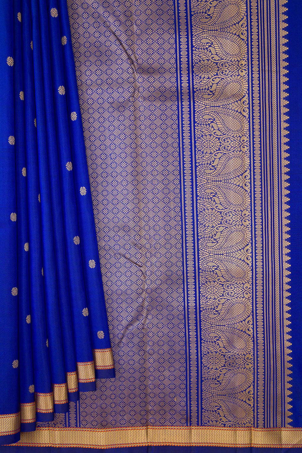 Pleats and pallu of Royal Blue Kanchipuram Silk Saree with Thread Butta on the body and Thread Border. 