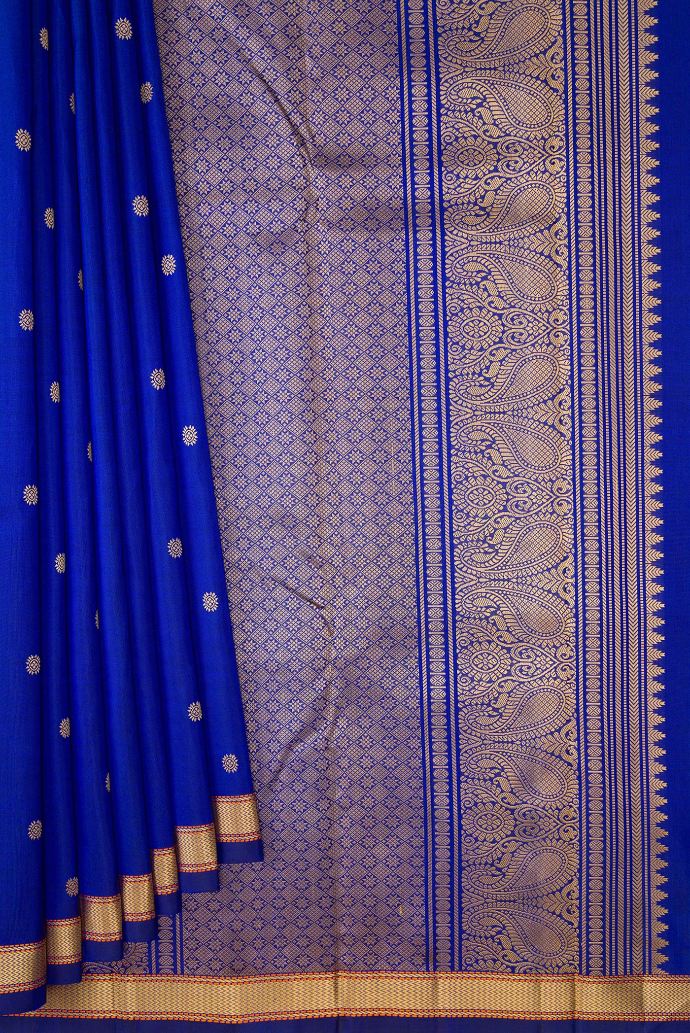 Pleats and pallu of Royal Blue Kanchipuram Silk Saree with Thread Butta on the body and Thread Border. 
