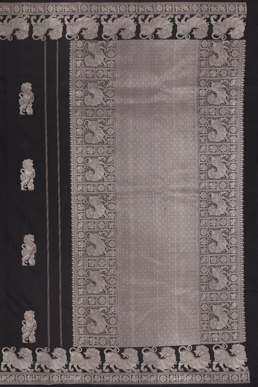 Close up image of the pallu of Pure Silk Black Dual Tone Kanjivaram Saree with Thread Butta on the body and Fancy Border. 