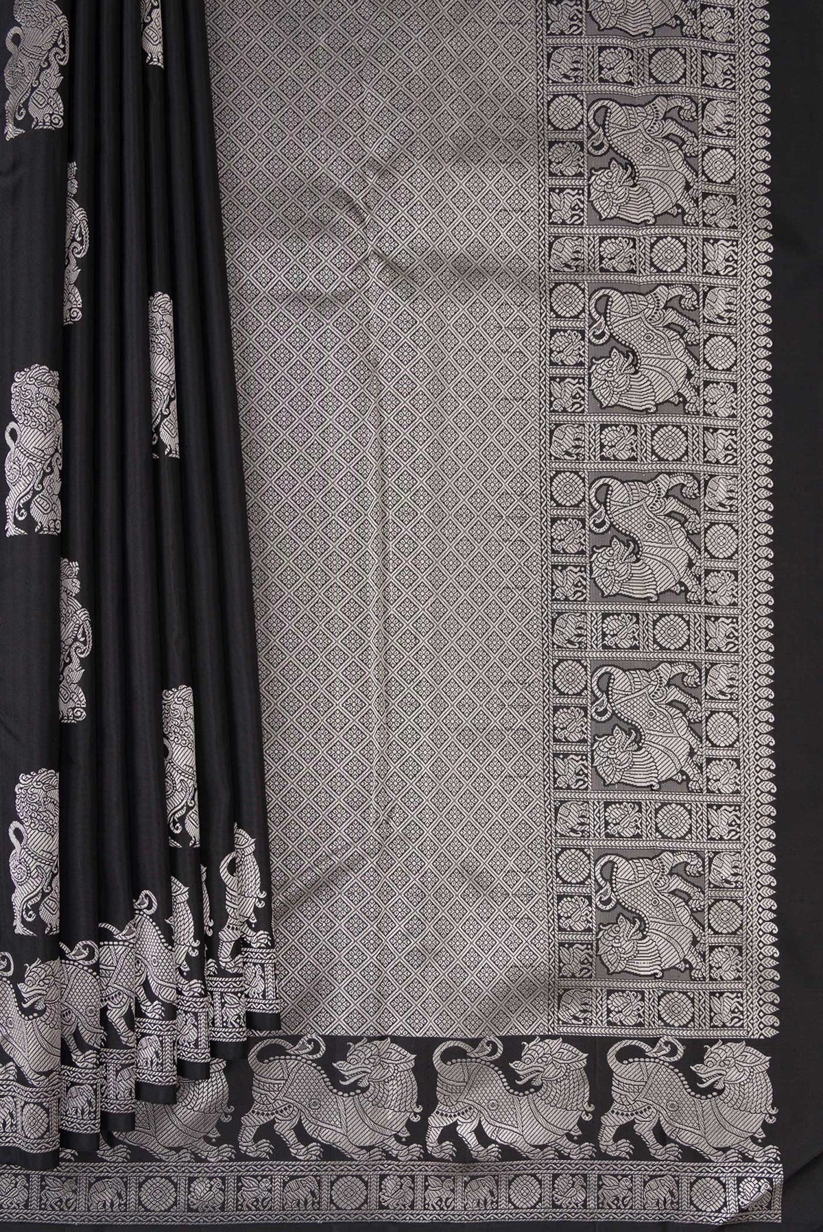 Pleats and pallu of Pure Silk Black Dual Tone Kanjivaram Saree with Thread Butta on the body and Fancy Border. 