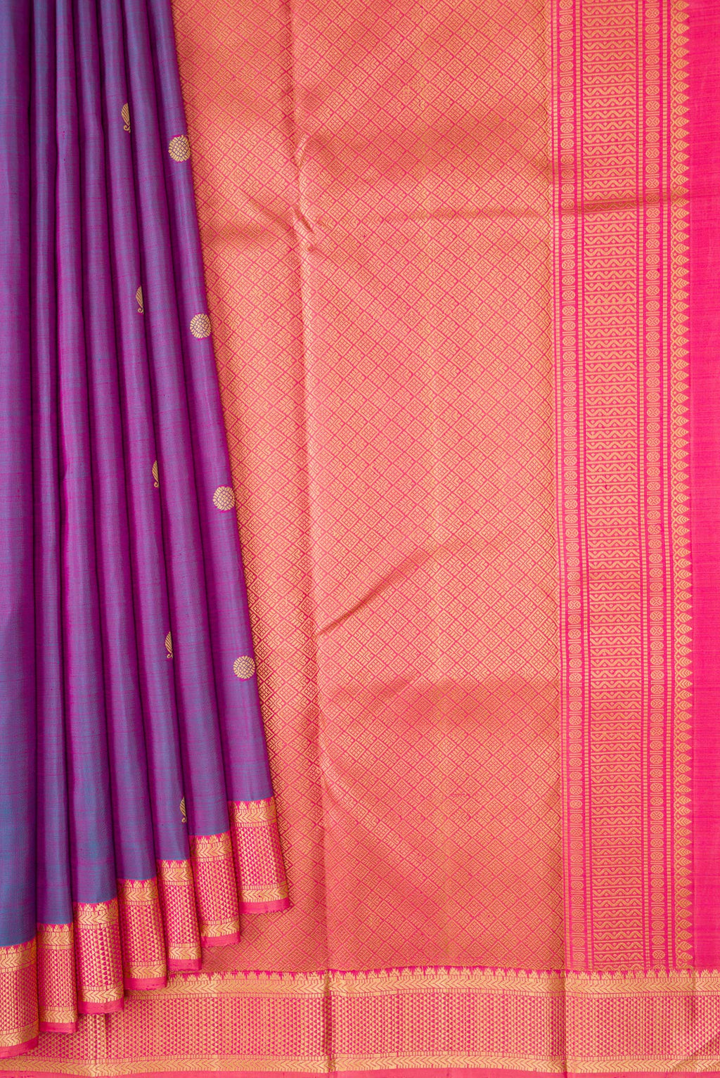 Pleats and pallu of Lavender Dual Tone Kanjivaram Silk Saree with Thread Butta on the body and Thread Border. 