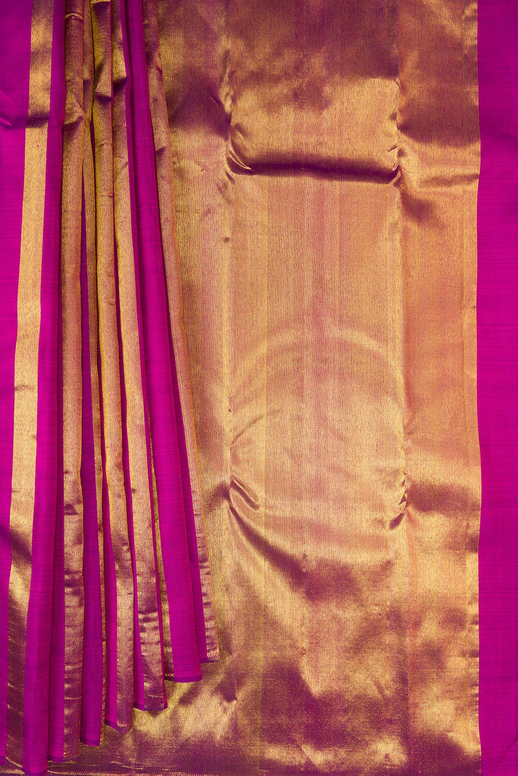 Pleats and pallu of Pure Silk Light Magenta Dual Tone Kanjivaram Saree with Stripes on the body and Without Border. 