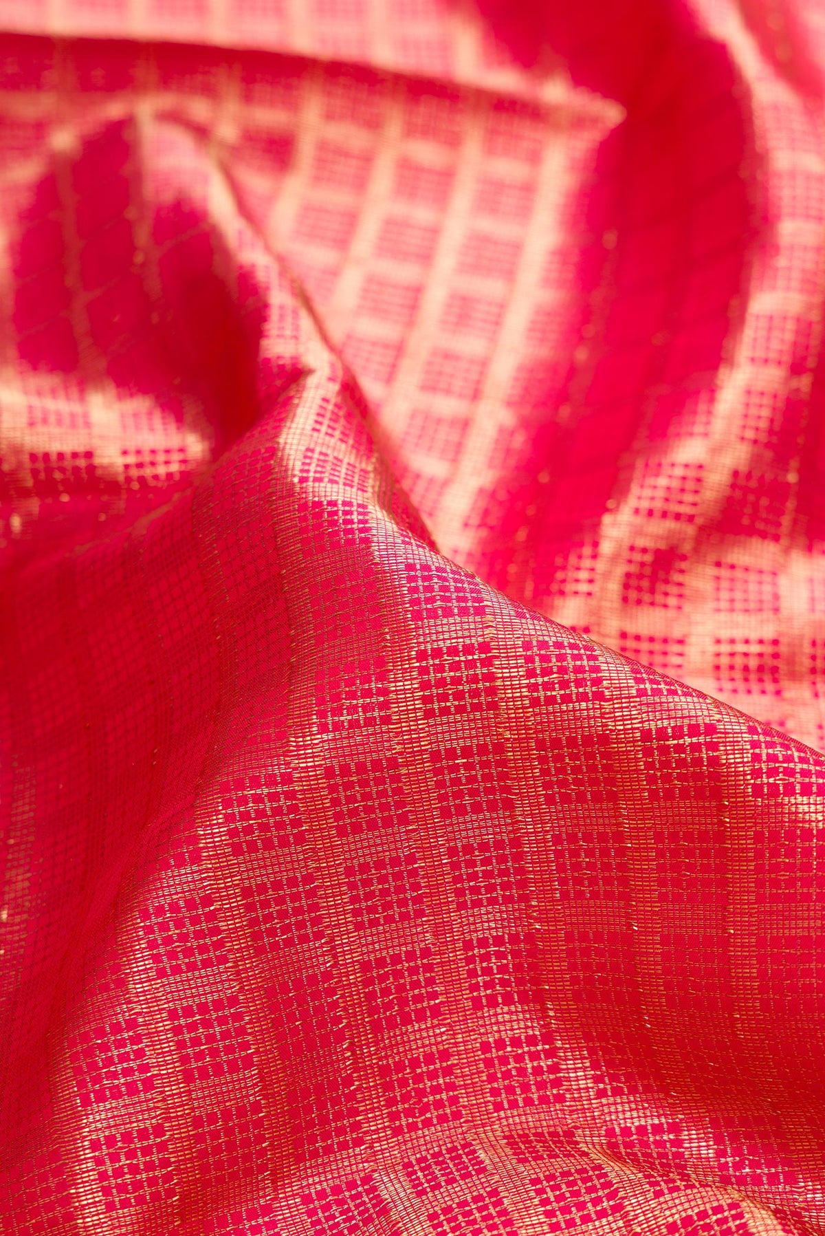 Close up of Pure Silk Dark Pink Dual Tone Kanchipuram Saree with Zari Brocade on the body and Zari Border.  displaying folds