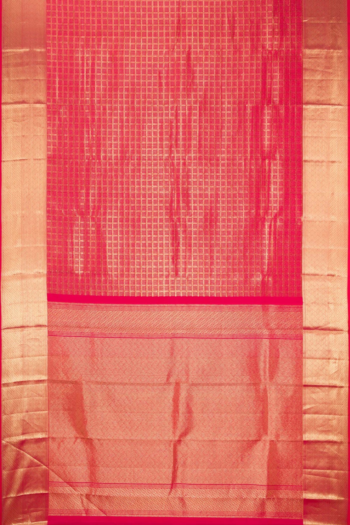 Flat view of Pure Silk Dark Pink Dual Tone Kanchipuram Saree with Zari Brocade on the body and Zari Border. 