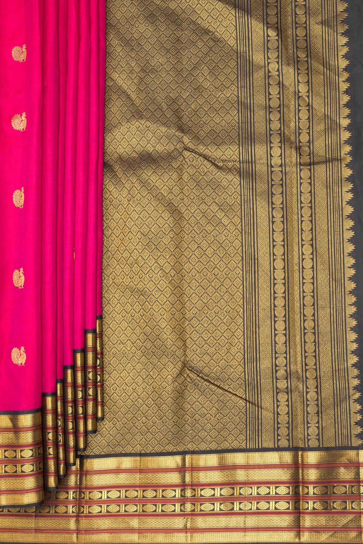 Pleats and pallu of Pure Silk Dark Pink Kanjivaram Saree with Zari Butta on the body and Zari Border. 