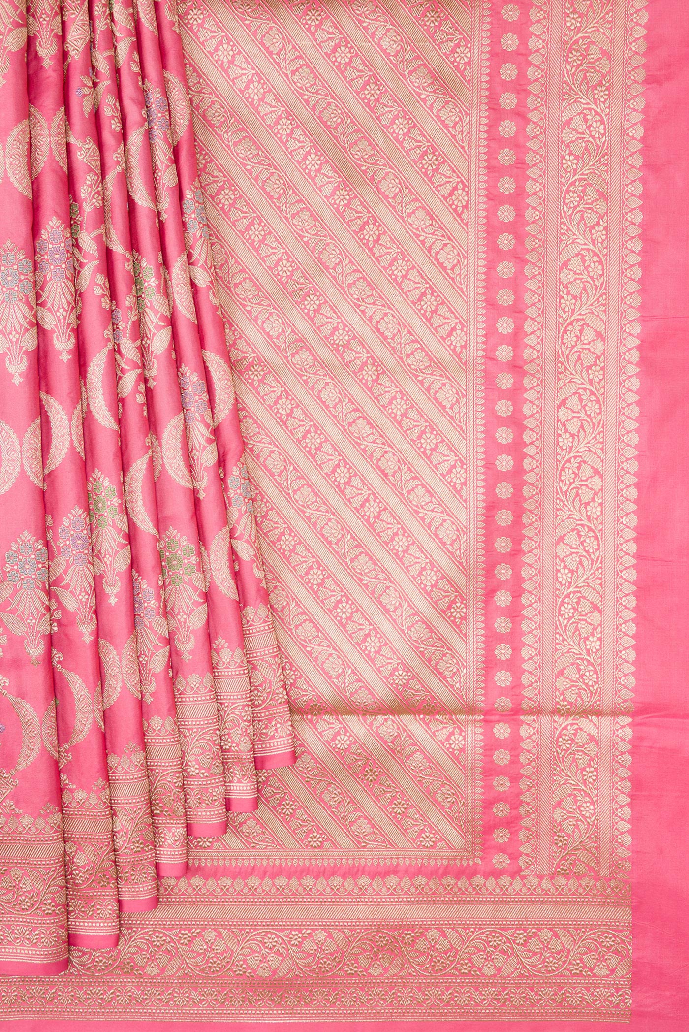 Pleats and pallu of Pink Dual Tone Banarasi Silk Saree with Zari Brocade on the body and Zari Border. 