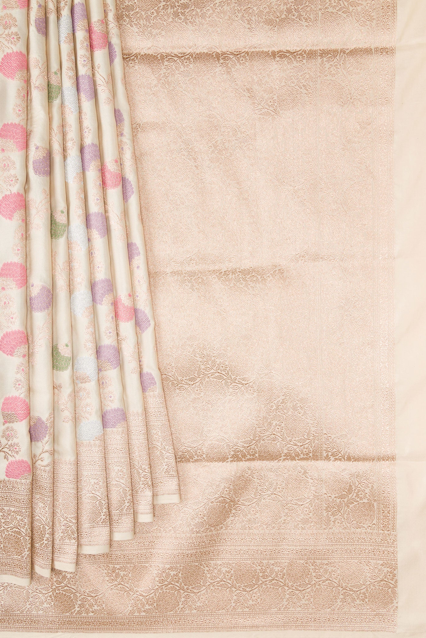 Pleats and pallu of Cream Banarasi Silk Saree with Zari Brocade on the body and Zari Border. 
