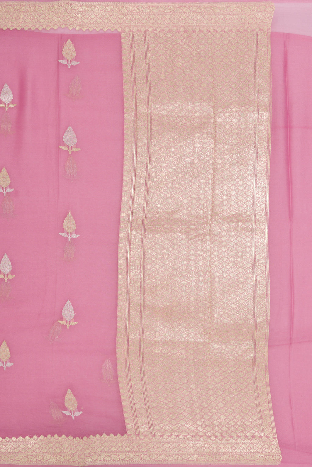 Close up image of the pallu of Pink Dual Tone Banarasi Georgette Saree with Embroidery on the body and Embroidery Border. 