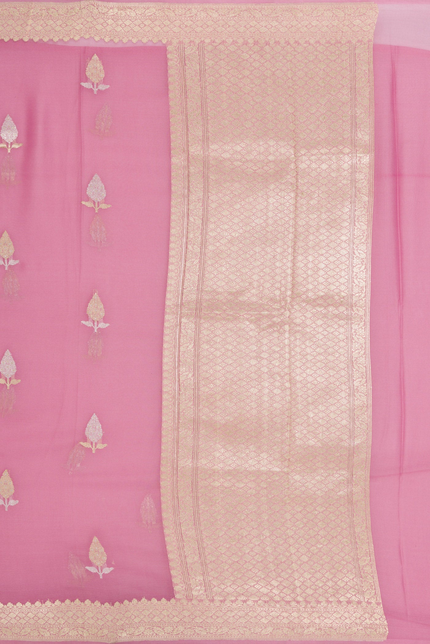 Close up image of the pallu of Pink Dual Tone Banarasi Georgette Saree with Embroidery on the body and Embroidery Border. 
