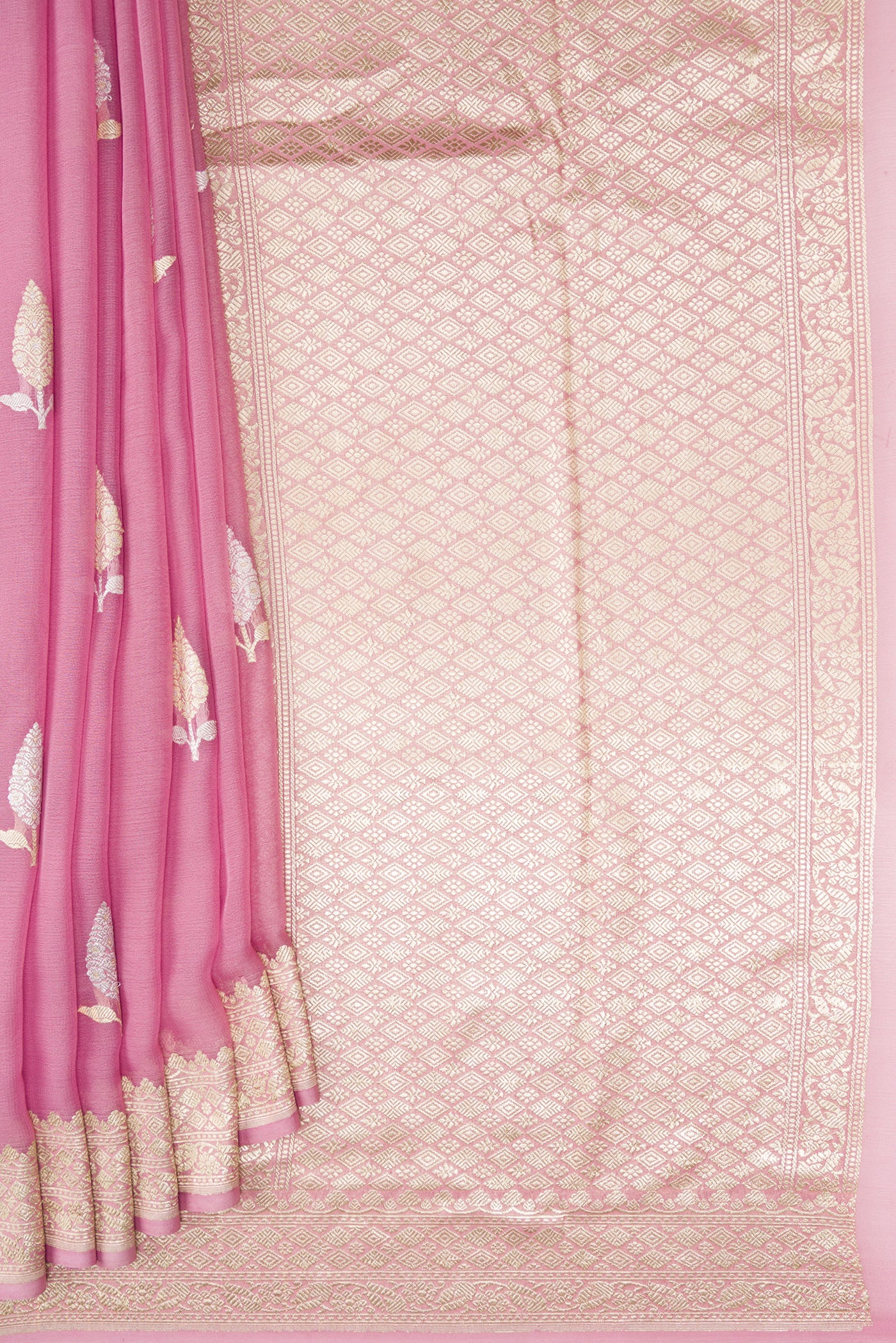 Pleats and pallu of Pink Dual Tone Banarasi Georgette Saree with Embroidery on the body and Embroidery Border. 