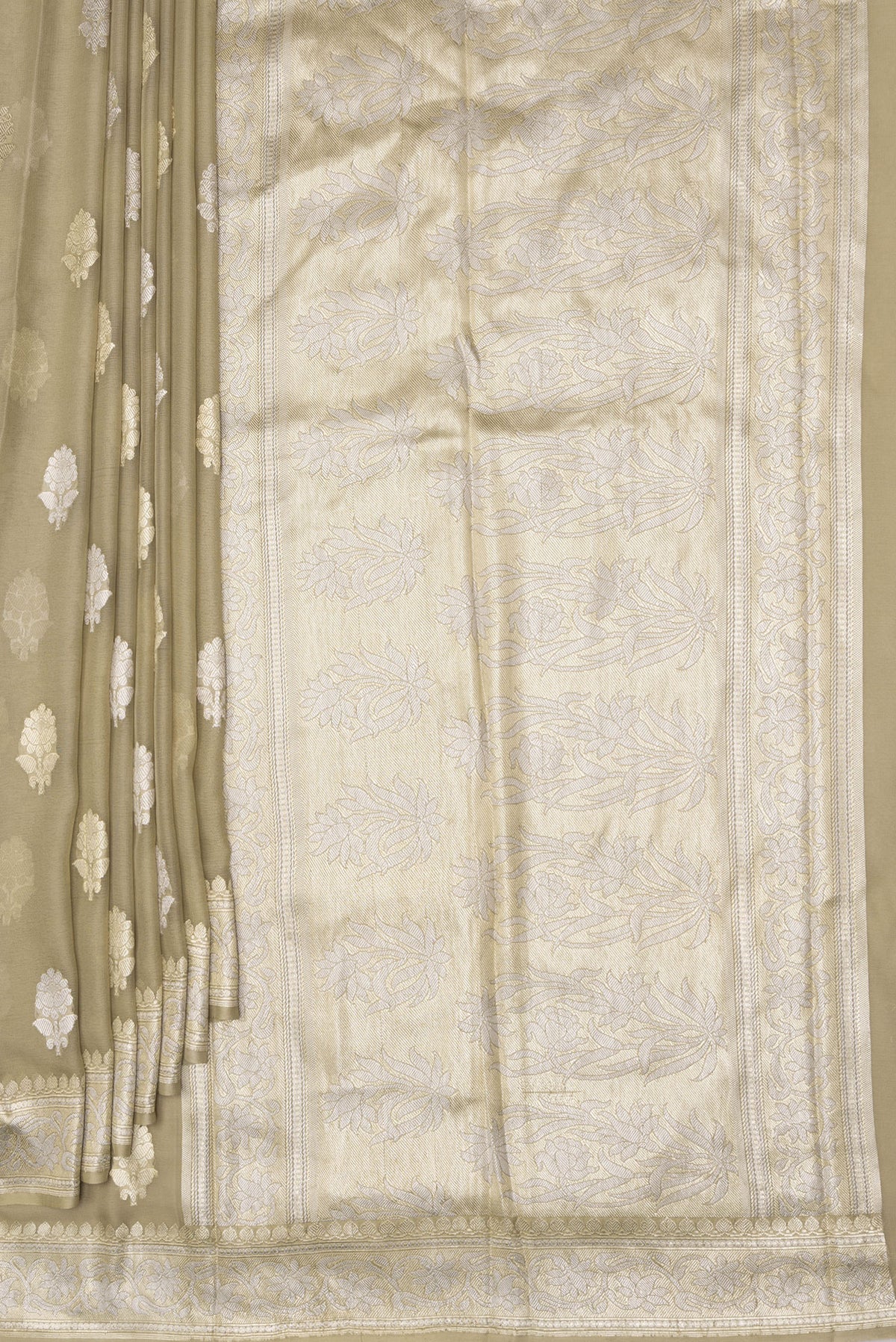 Pleats and pallu of Beige Banarasi Georgette Saree with Zari Butta on the body and Zari Border. 