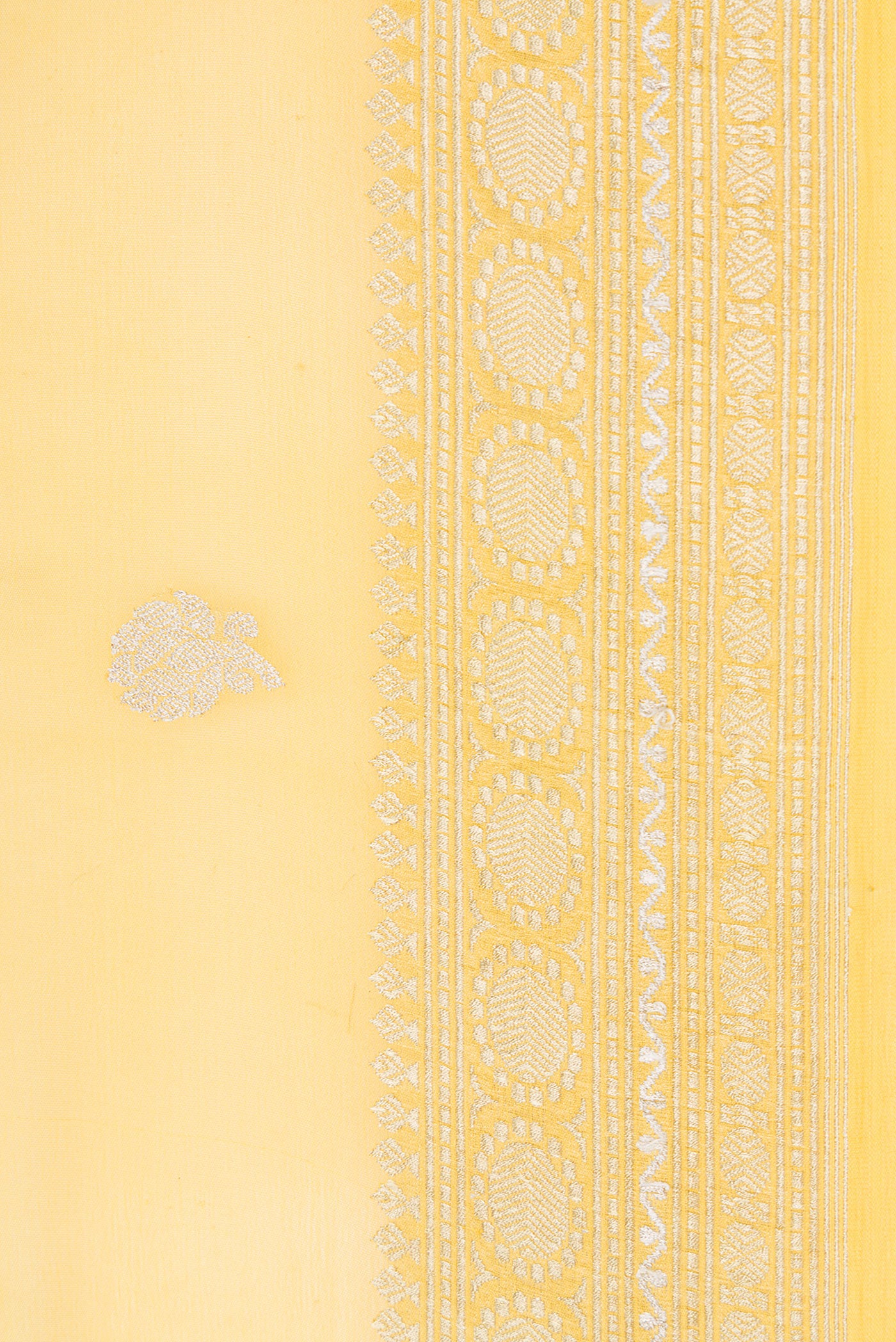 Border image of Yellow Dual Tone Banarasi Georgette Saree with Embroidery on the body and Embroidery Border. 