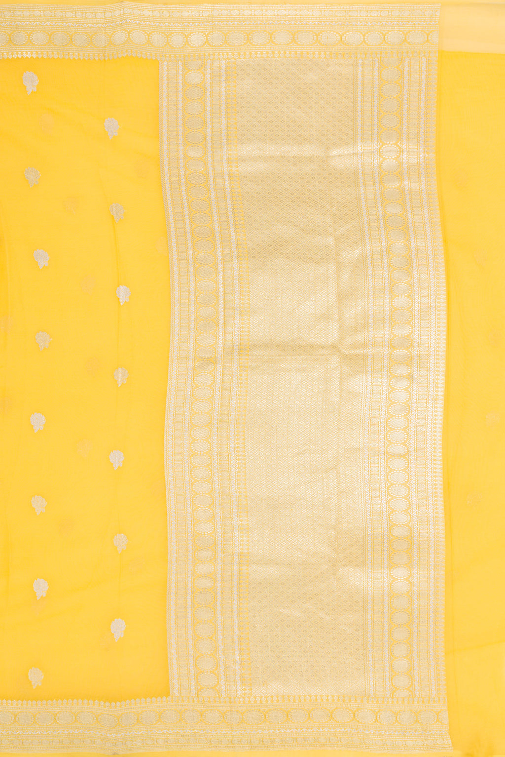 Close up image of the pallu of Yellow Dual Tone Banarasi Georgette Saree with Embroidery on the body and Embroidery Border. 