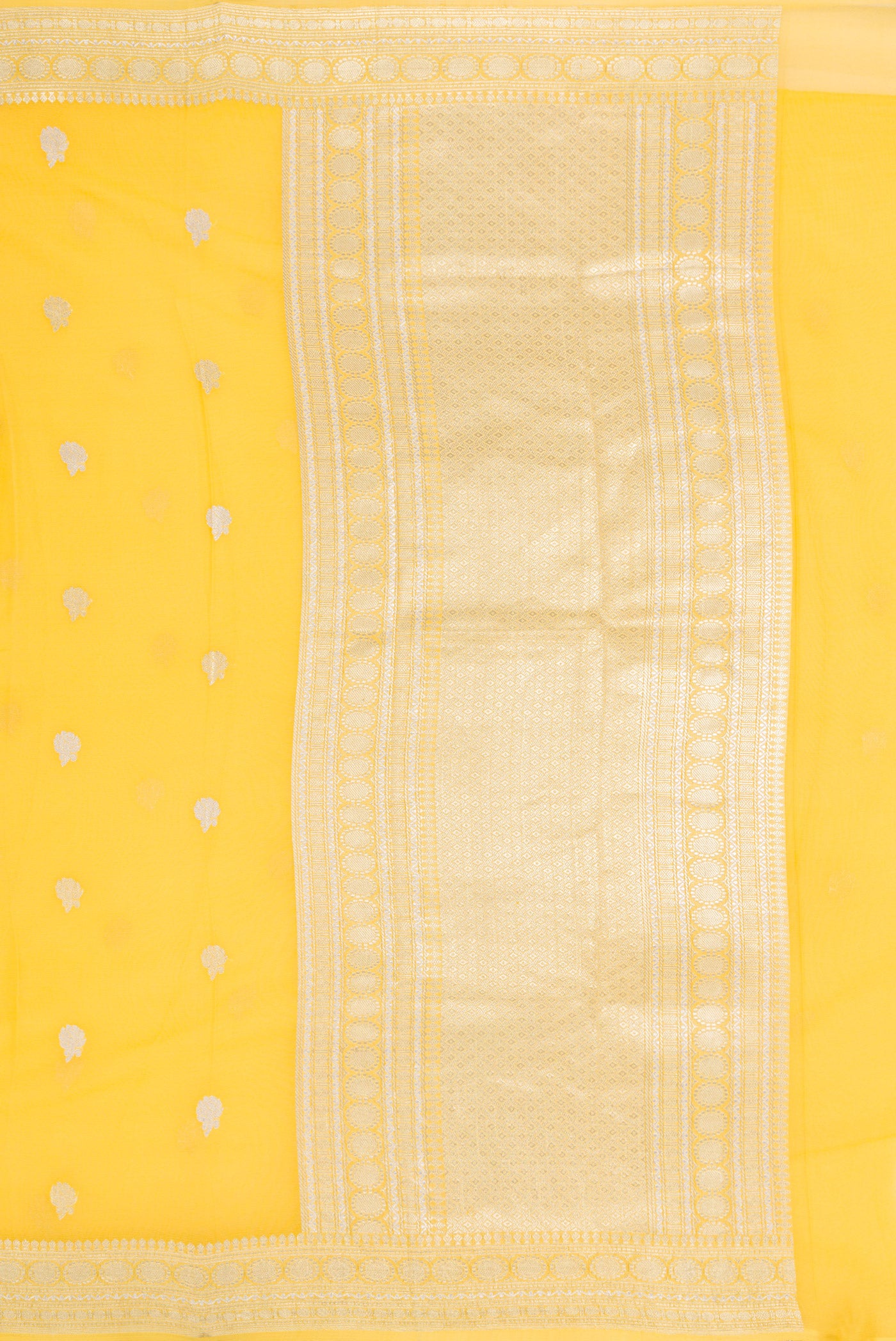 Close up image of the pallu of Yellow Dual Tone Banarasi Georgette Saree with Embroidery on the body and Embroidery Border. 