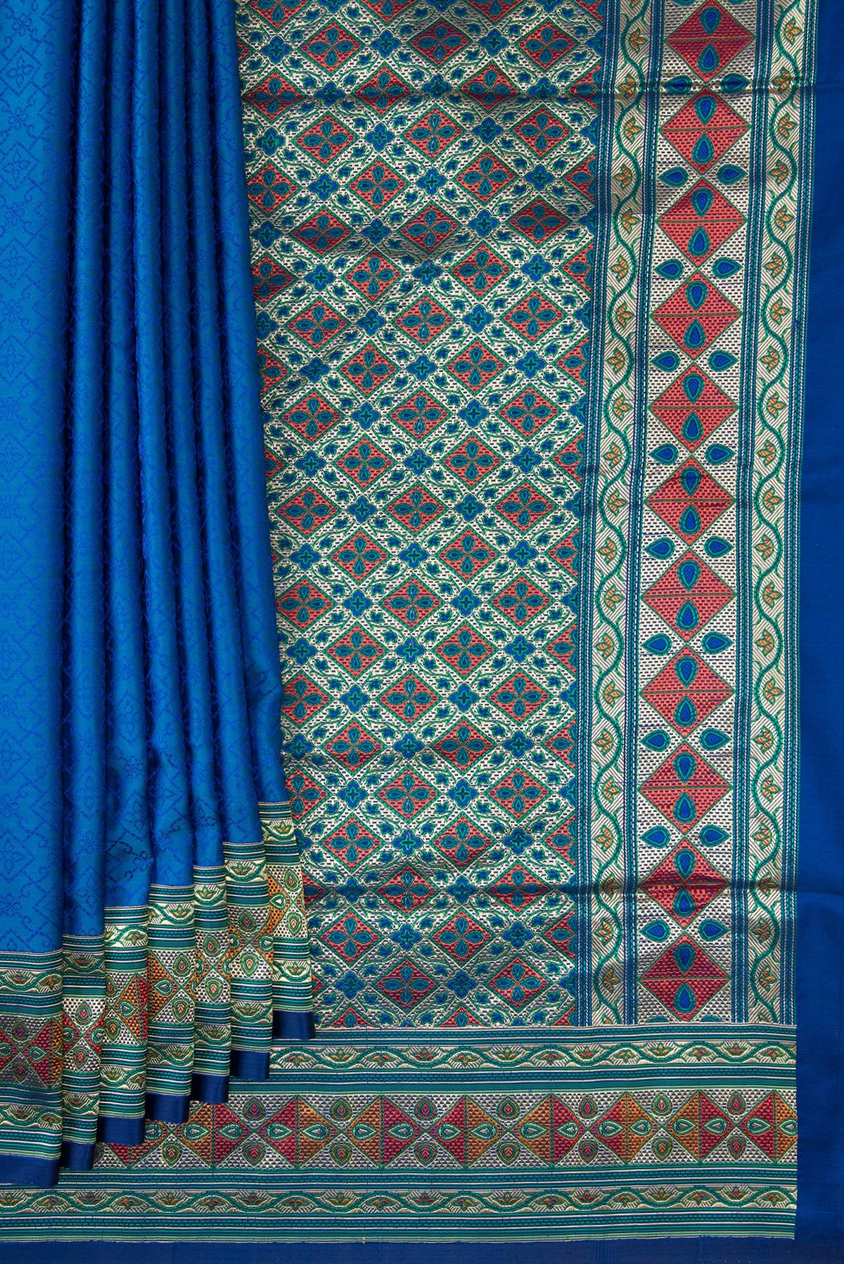 Pleats and pallu of Pure Silk Royal Blue Dual Tone Banarasi Saree with Jacquard design on the body and Fancy Border. 