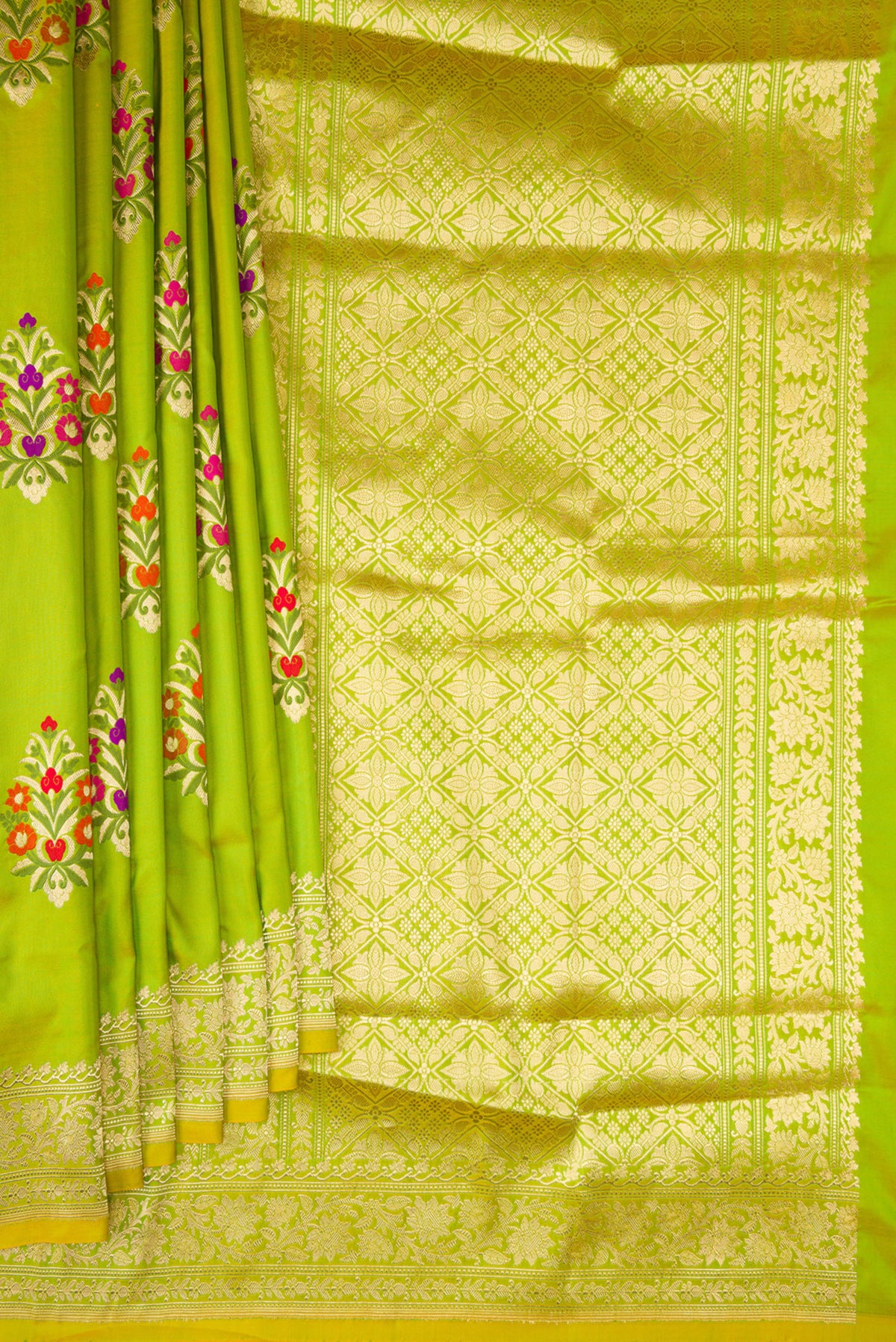 Pleats and pallu of Pure Silk Parrot Green Dual Tone Banarasi Saree with Zari And Thread Butta on the body and Zari Border. 