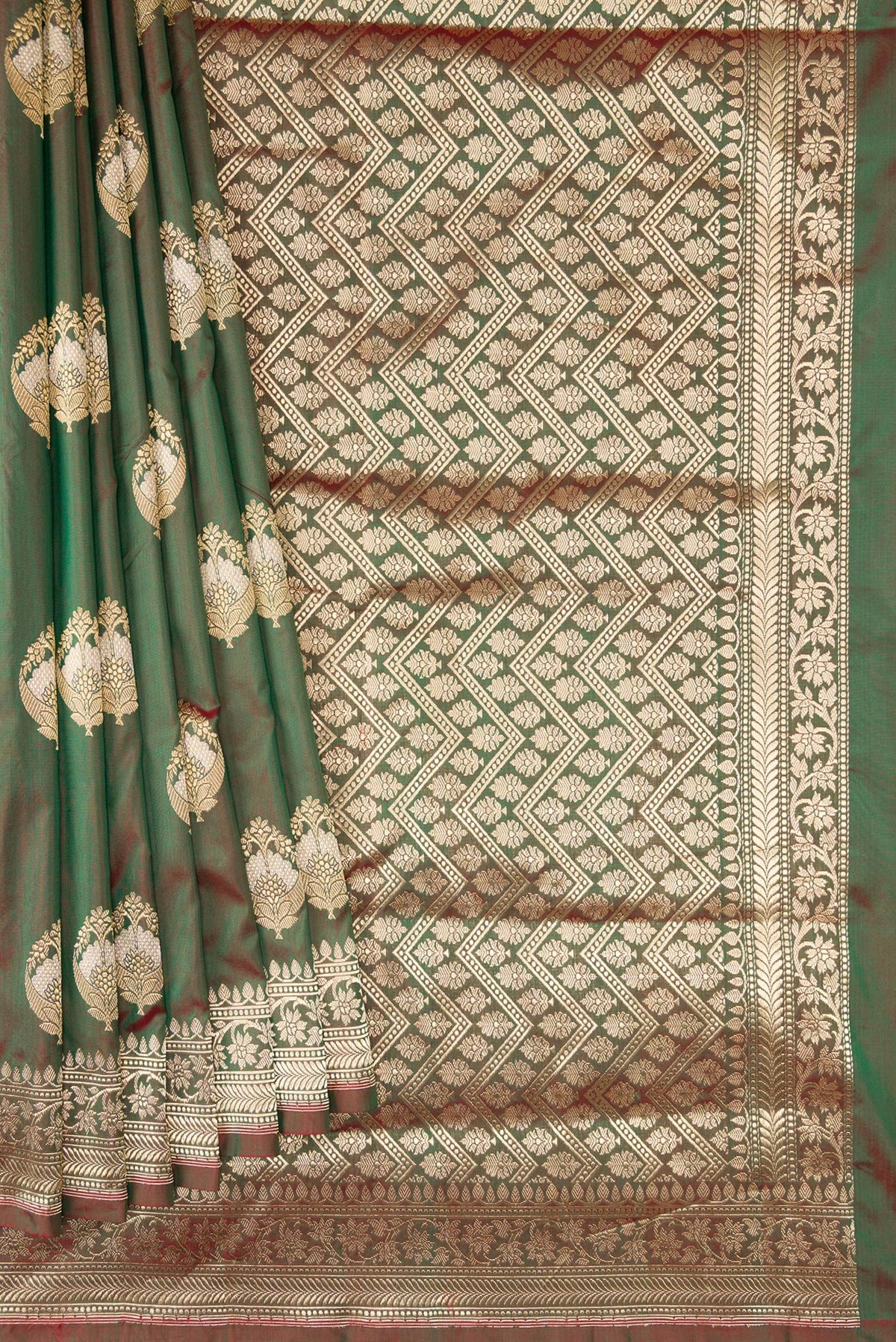 Pleats and pallu of Pure Silk Mehandi Green Dual Tone Banarasi Saree with Zari And Thread Butta on the body and Fancy Border. 