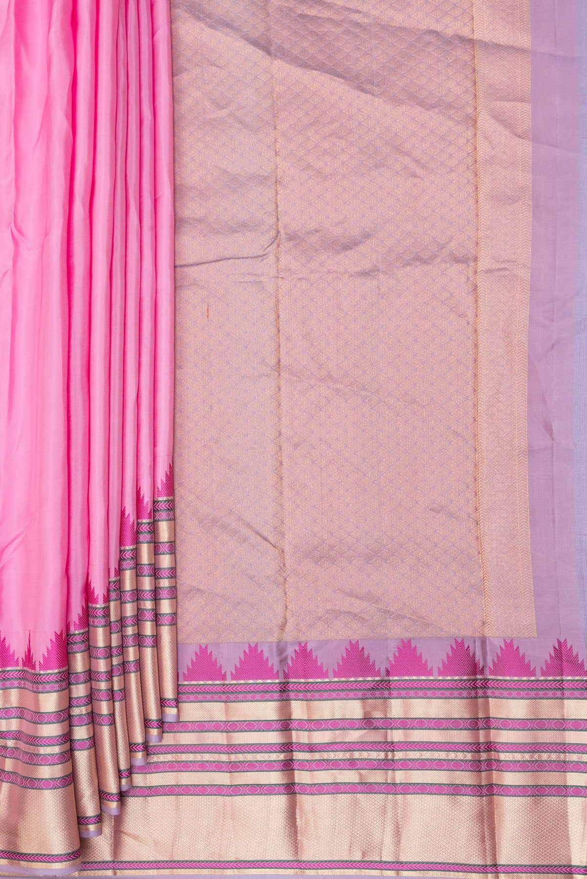 Pleats and pallu of Pure Silk Rose pink Kanchipuram Saree with Plain Body and Temple Border. 