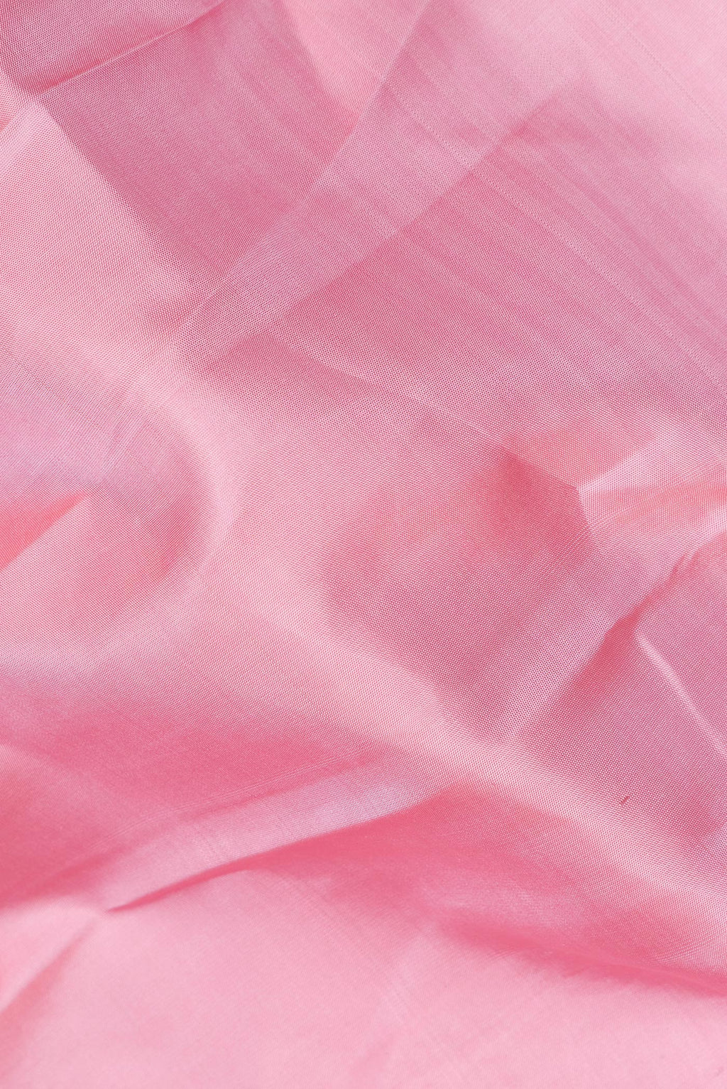Close up of Pure Silk Rose pink Dual Tone Kanjivaram Saree with Plain Body and Checks Border.  displaying folds