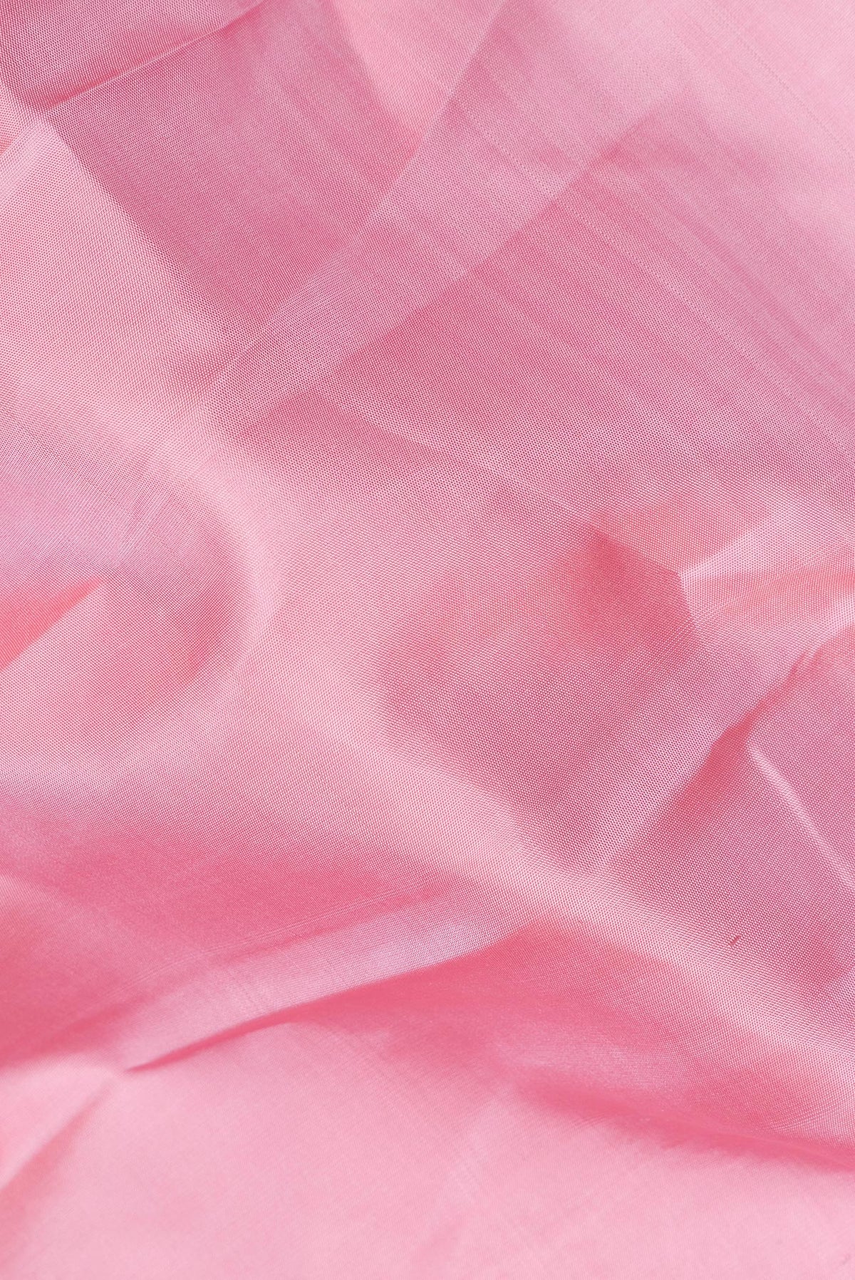 Close up of Pure Silk Rose pink Dual Tone Kanjivaram Saree with Plain Body and Checks Border.  displaying folds