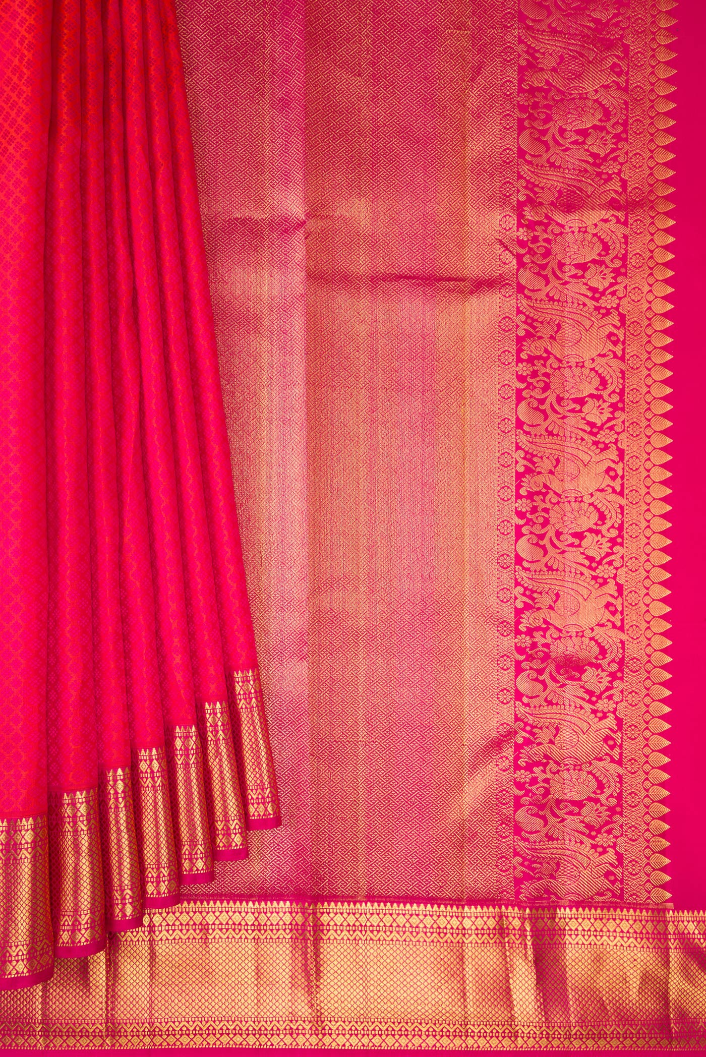 Pleats and pallu of Pink Dual Tone Kanjivaram Silk Saree with Jacquard design on the body and Zari Border. 
