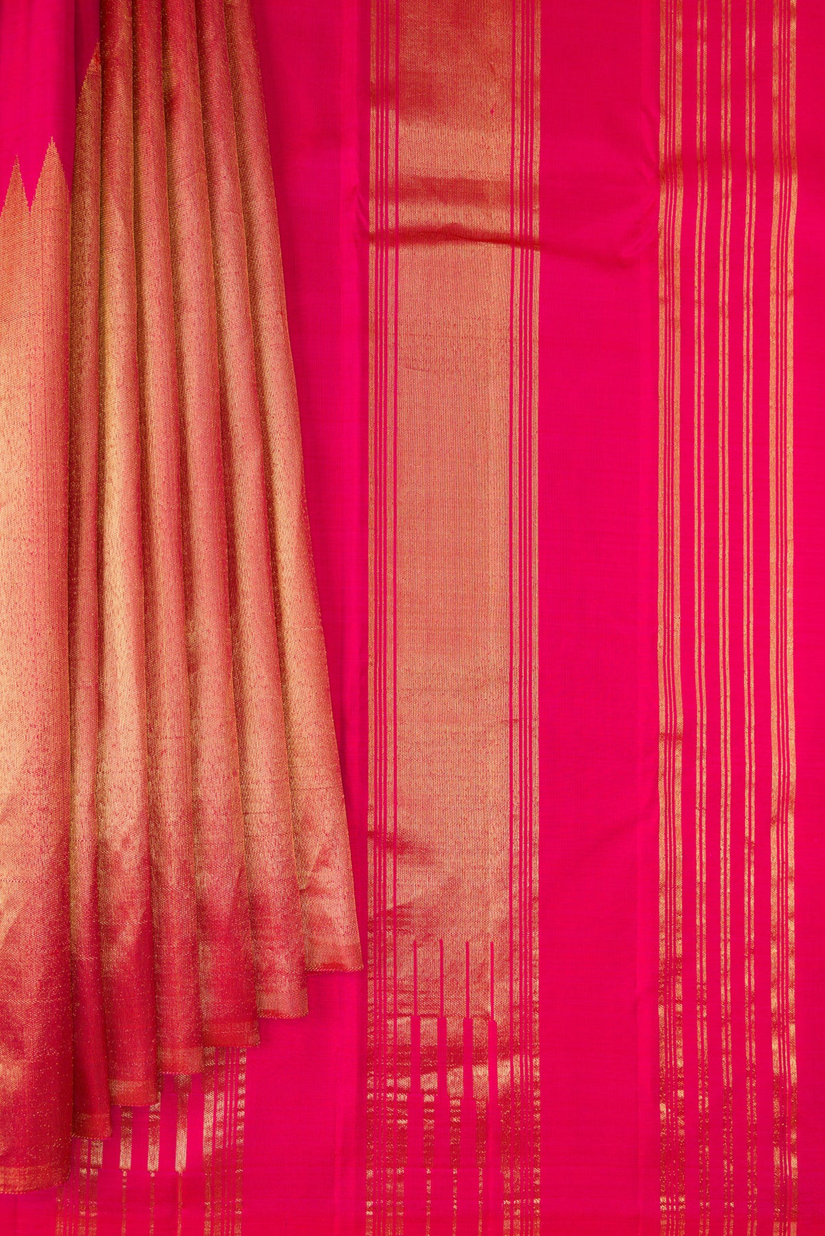 Pleats and pallu of Pure Silk Pink Kanjivaram Saree with Plain Body and Rising Temple Border. 