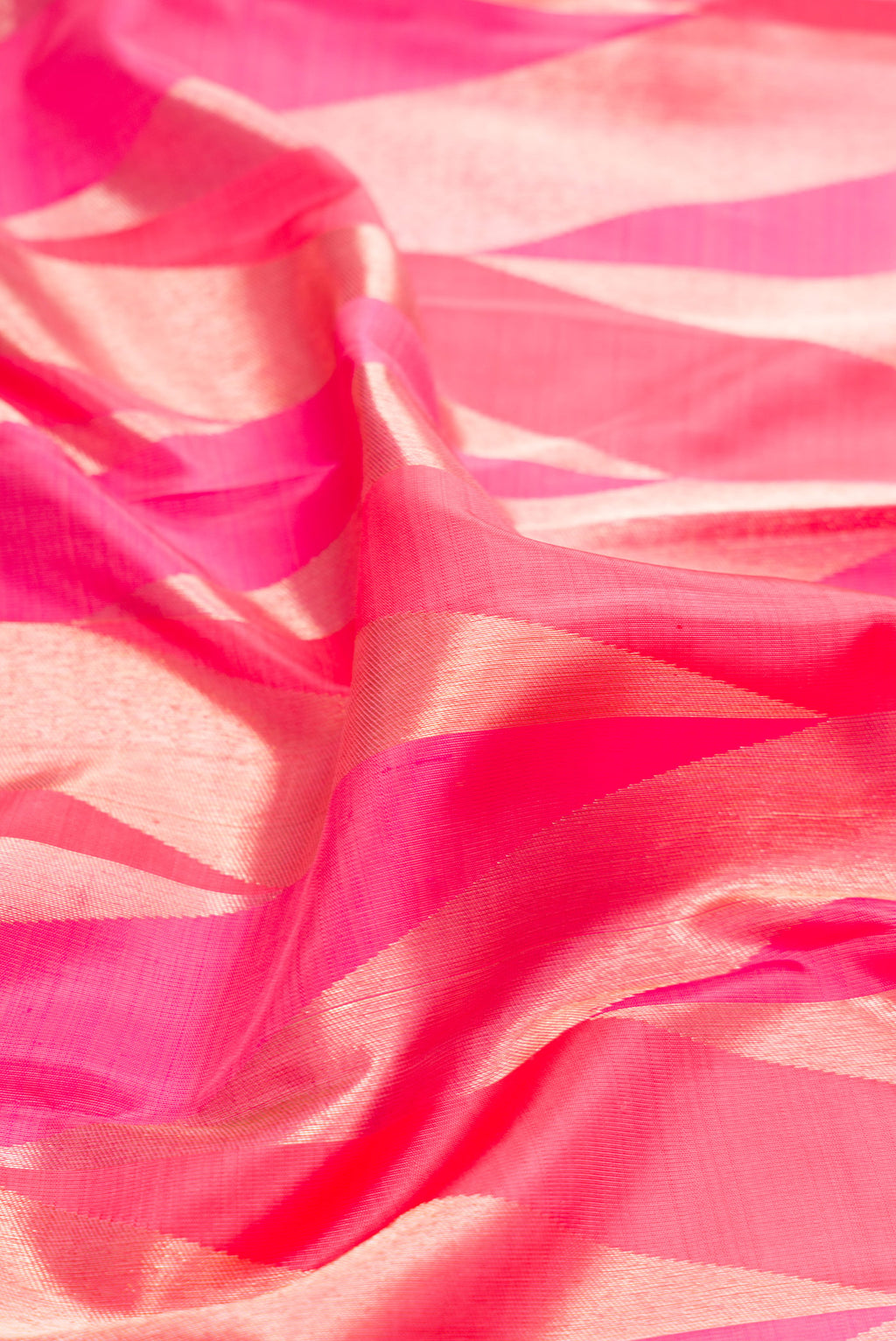 Close up of Pure Silk Pink Dual Tone Kanchipuram Saree with Zari Brocade on the body and Zari Border.  displaying folds