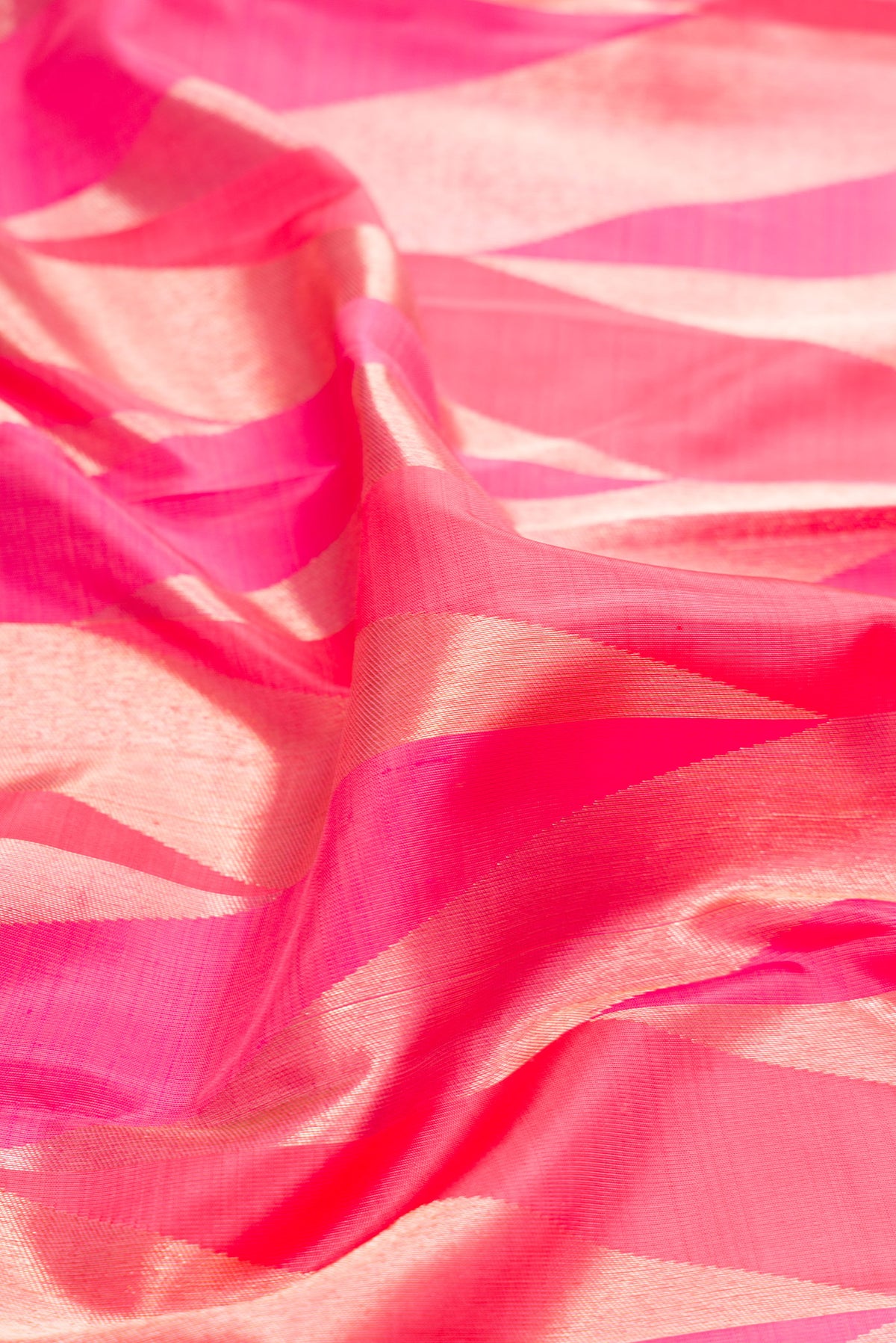 Close up of Pure Silk Pink Dual Tone Kanchipuram Saree with Zari Brocade on the body and Zari Border.  displaying folds